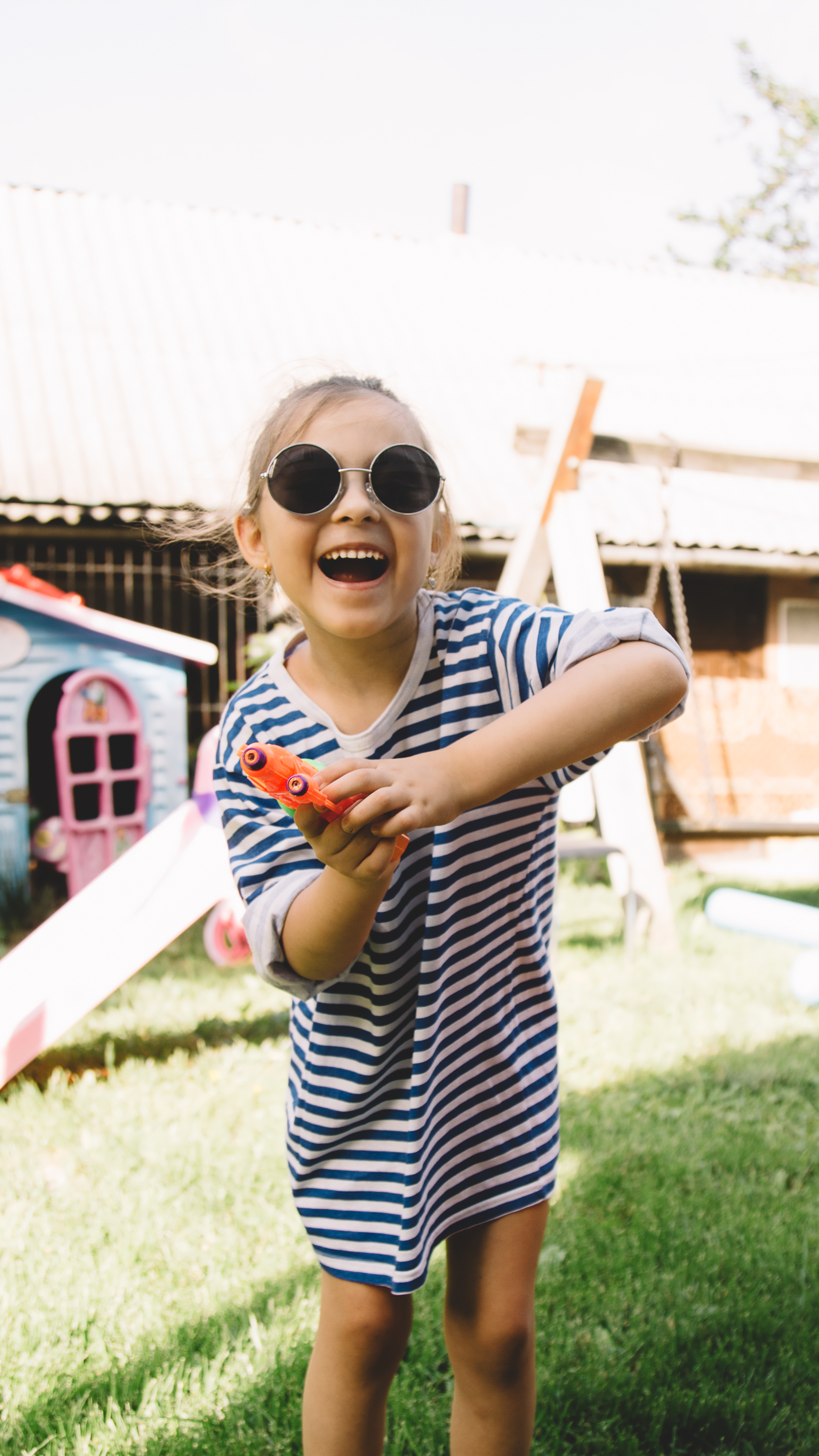 face,head,person,photography,portrait,happy,smile,sunglasses,laughing,grass