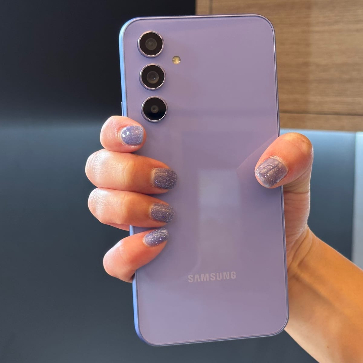 electronics,mobile phone,phone,electrical device,switch,iphone