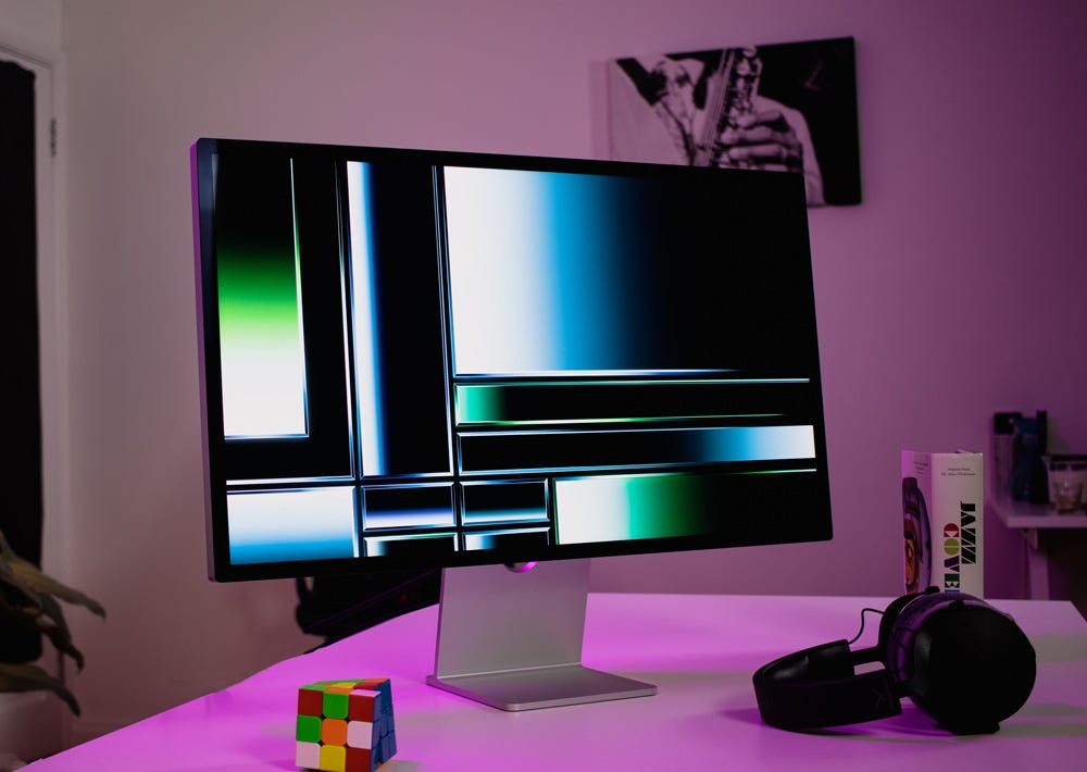 computer hardware,electronics,hardware,monitor,screen,computer,pc,table,desk,tv