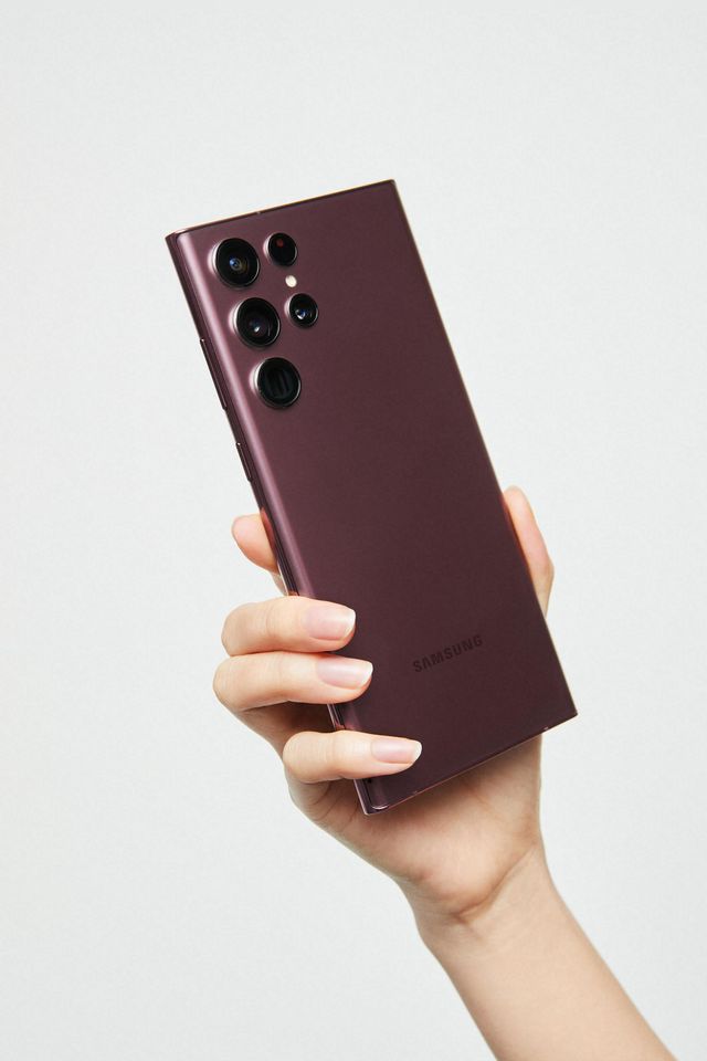1-06-galaxy-s22-ultra-back6-burgundy-design-li-1644315504.jpg