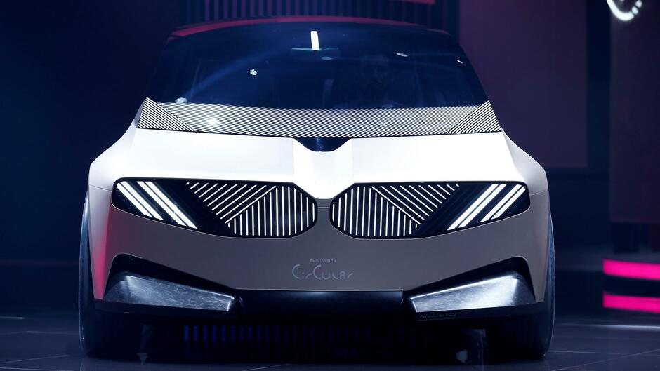 CES 2023: BMW's Future EV Sport Sedan That Can Talk Back To You! - Cashify