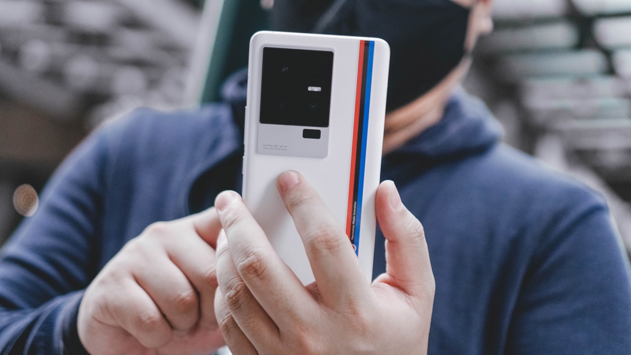 electronics,mobile phone,phone,adult,male,man,person,iphone,texting