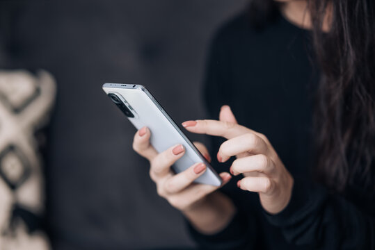 electronics,mobile phone,phone,iphone,texting,photography