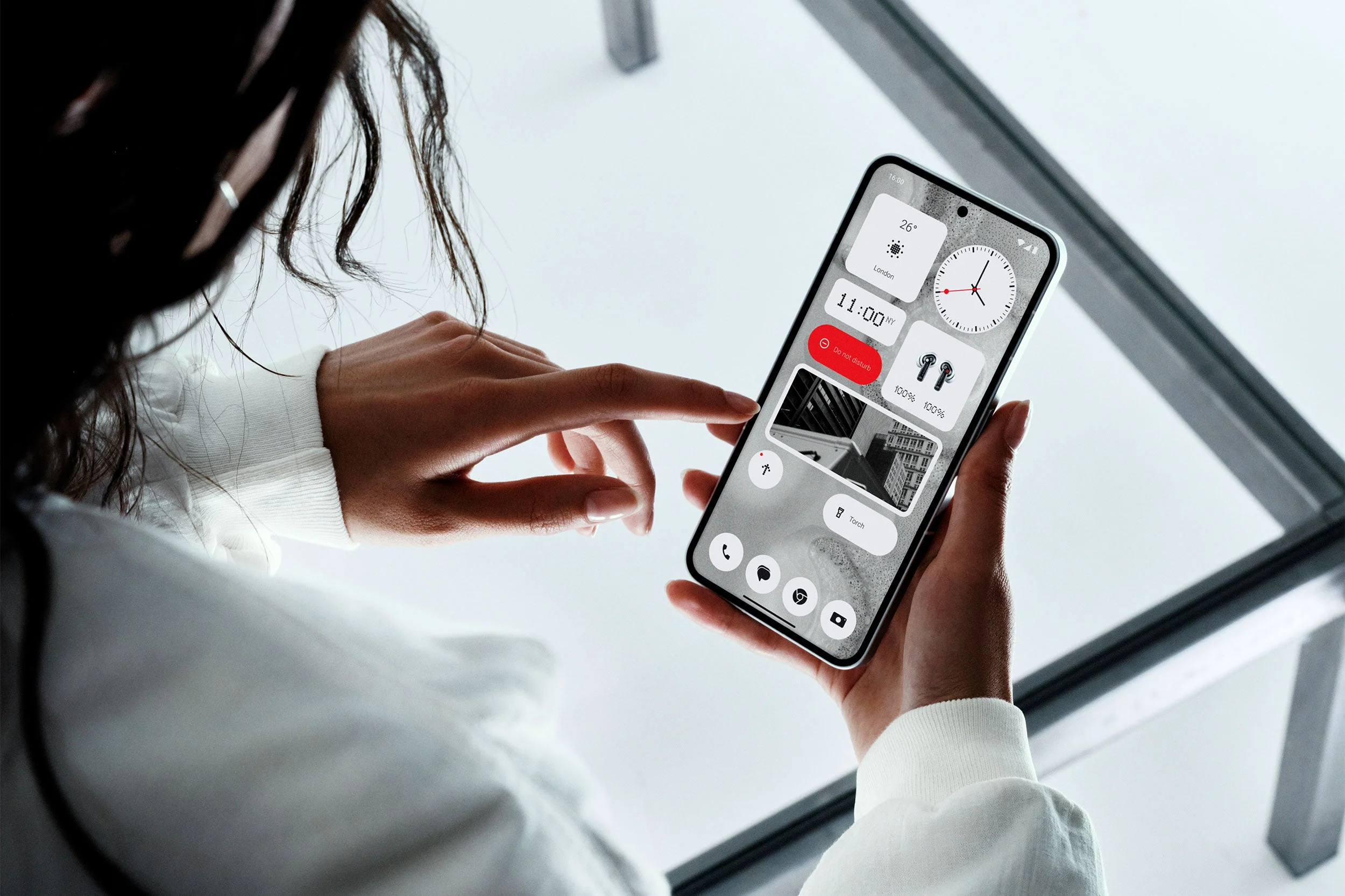 Nothing-Phone-2-in-hand-rear.webp