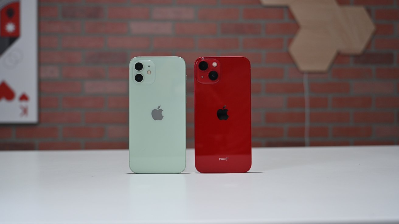 44354-86914-iPhone-12-VS-iPhone-13-Back-Wide-xl.jpg