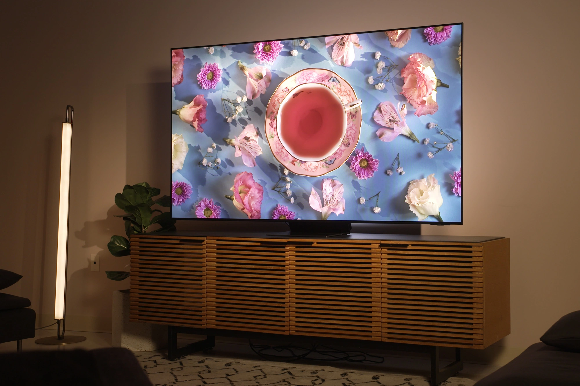 77-inch-S95C-QD-OLED-6.webp