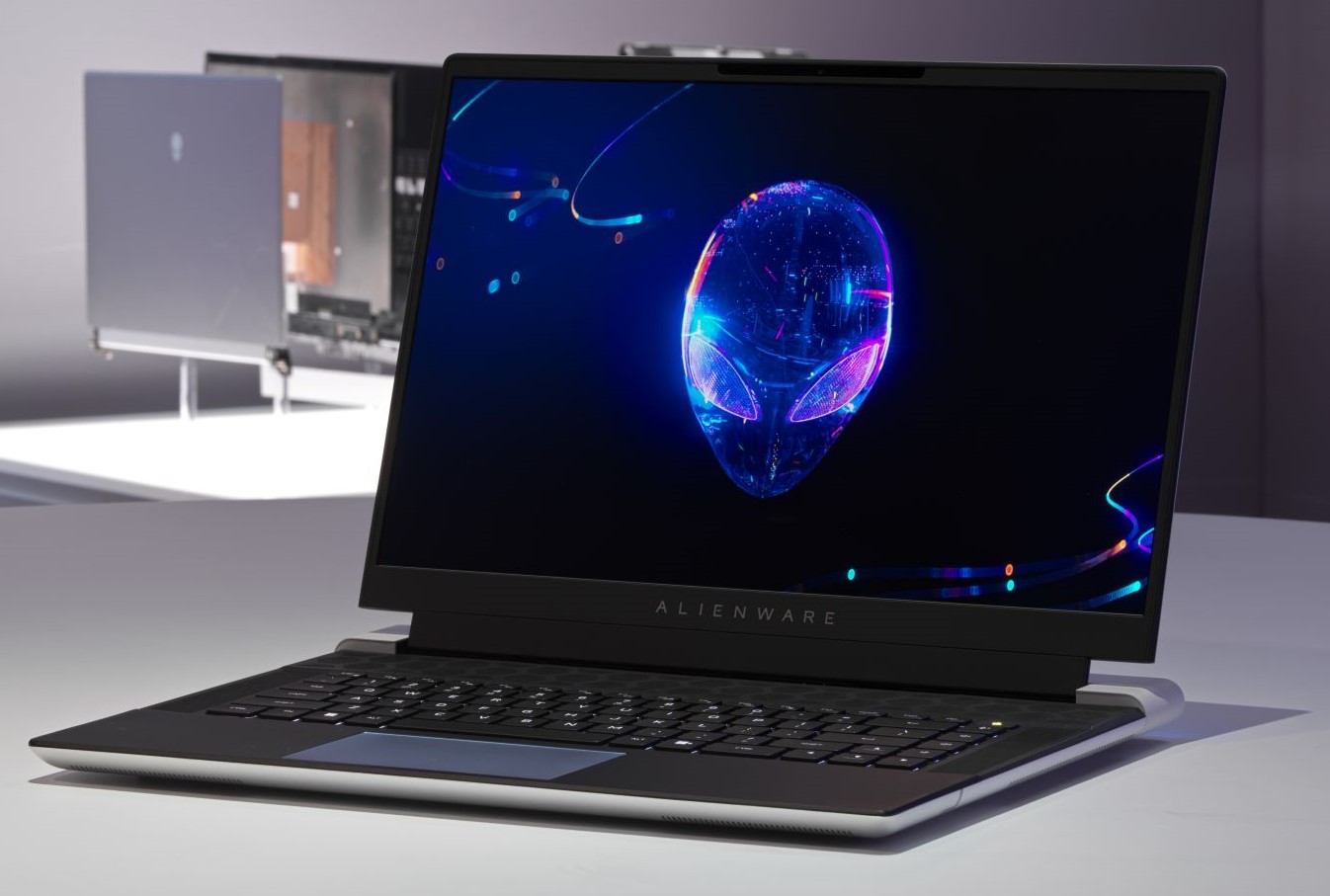 alienware_x16_6.jpg
