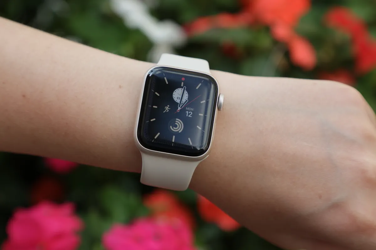 apple-watch-se-on-wrist.webp