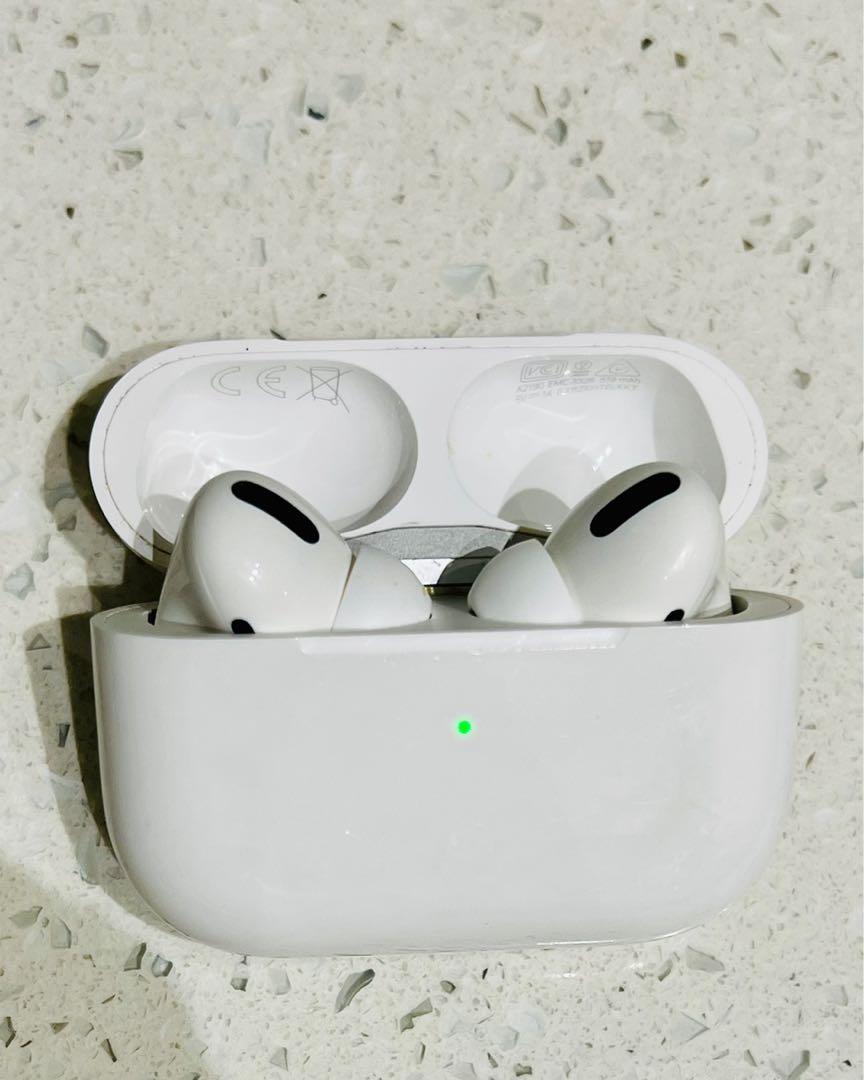 apple_airpods_pro_1648545793_de6ae7a8_progressive.jpg