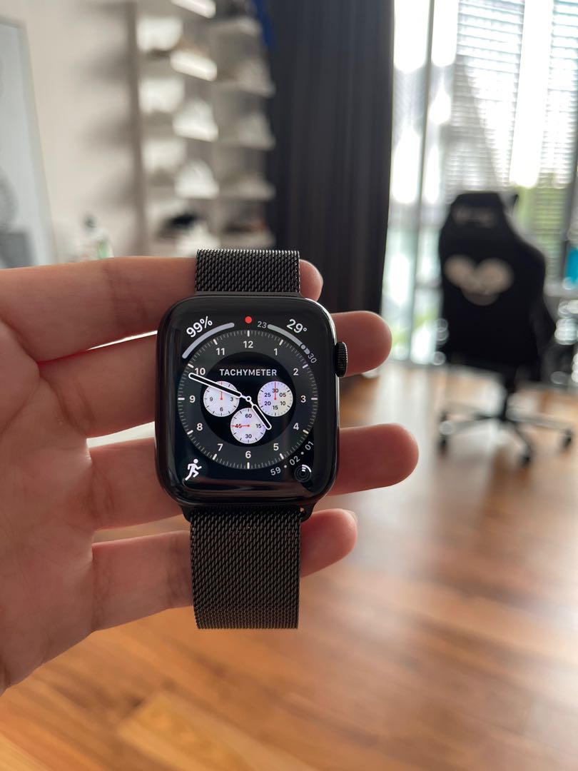 wristwatch,arm,body part,person,computer hardware,electronics,hardware,monitor,screen