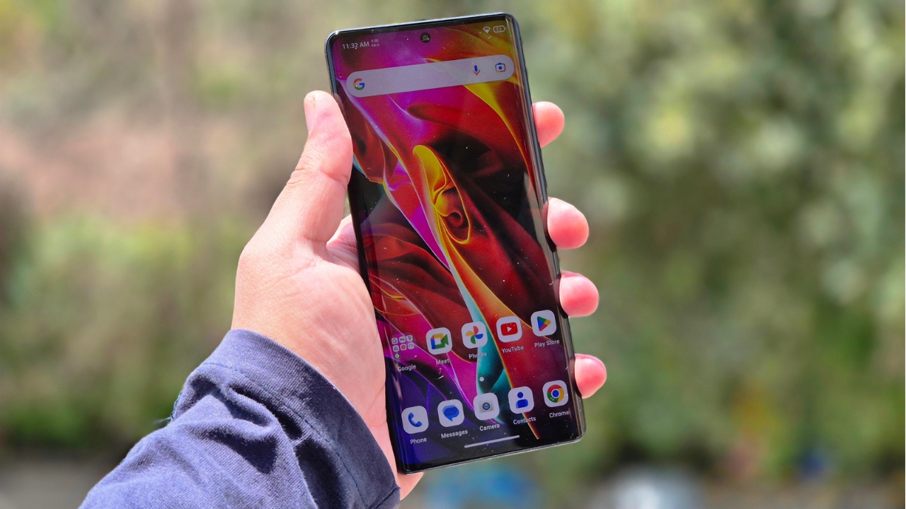 blaze-curve-5g-display.jpg