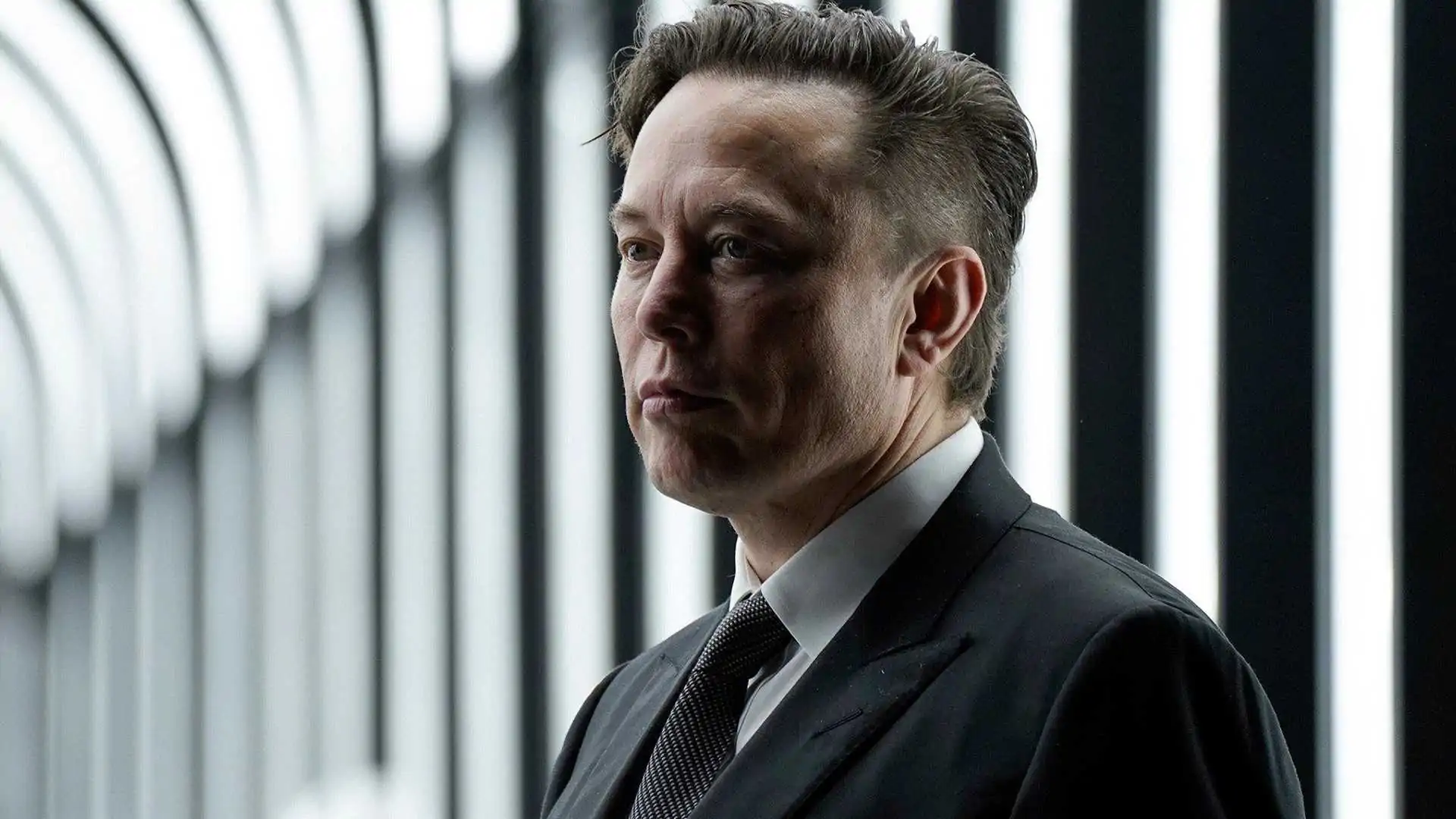 elon-musk-photo.webp
