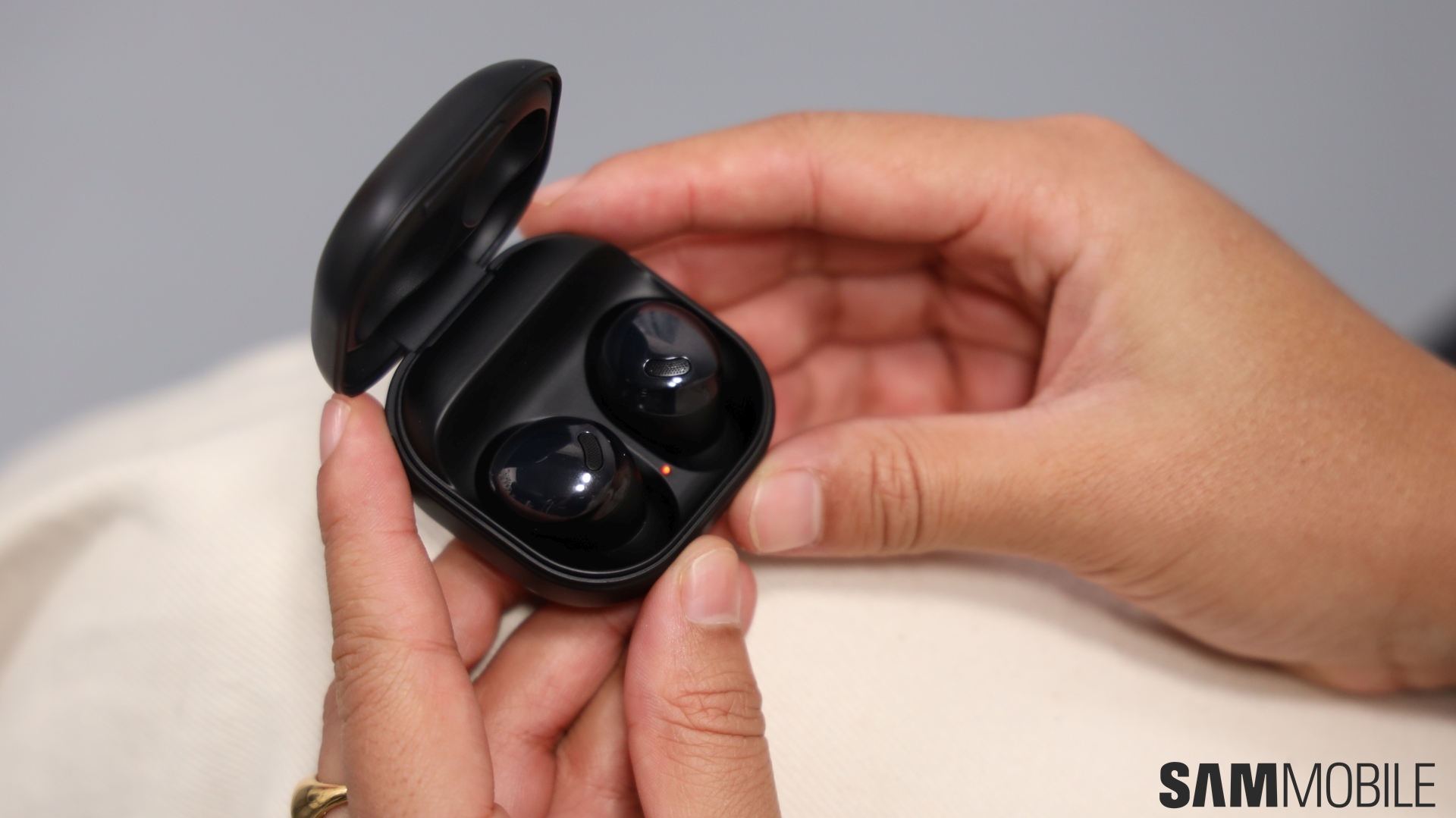 Galaxy-Buds-Pro-1-1.jpg