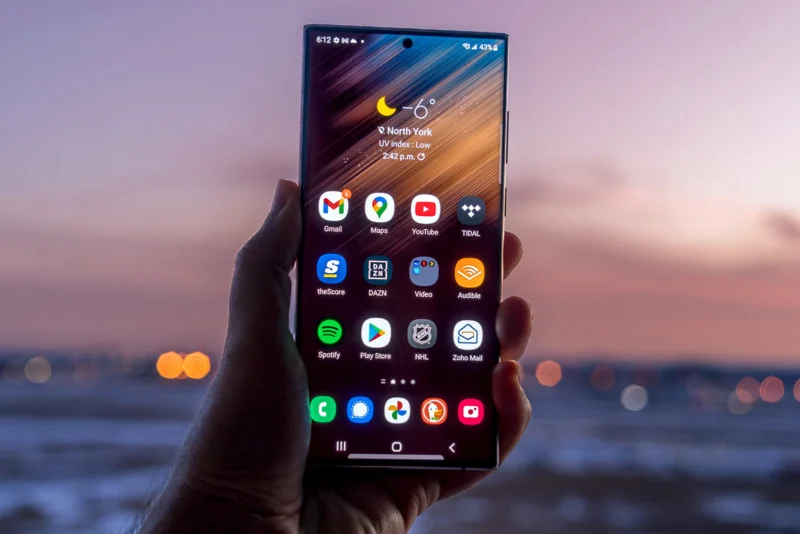 Galaxy-S22-Ultra-front-800x534.webp