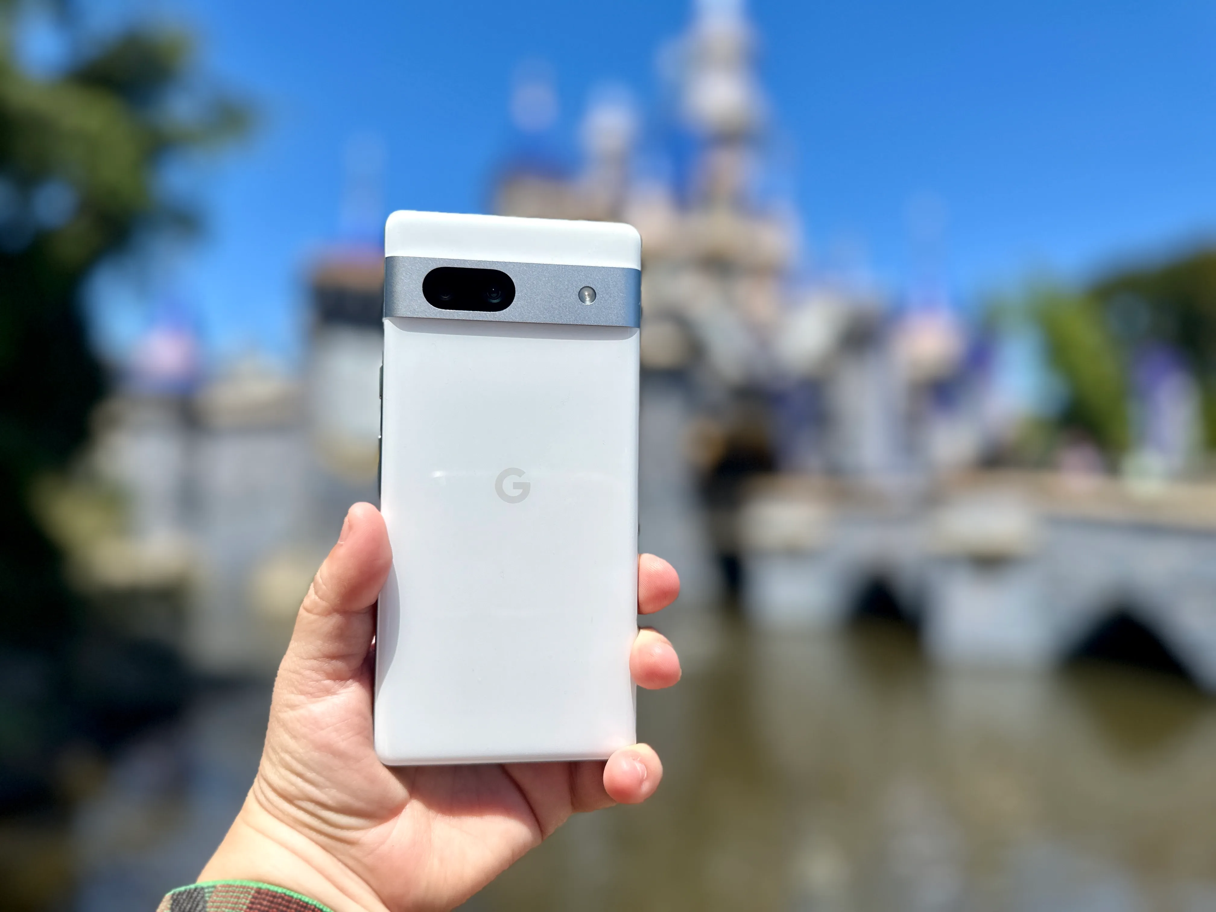 google-pixel-7a-snow-disneyland-castle-side-2.webp