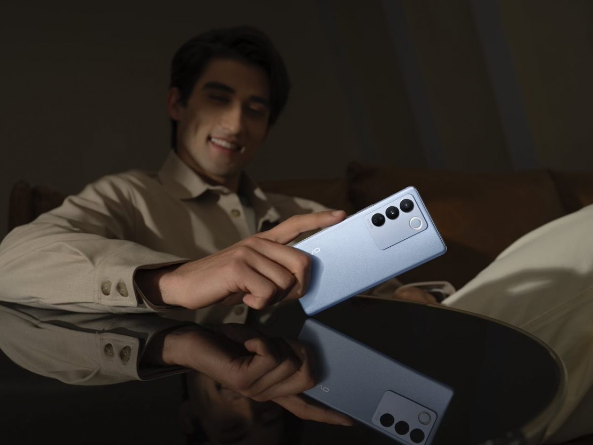 face,head,person,smile,photography,adult,male,man,electronics,phone