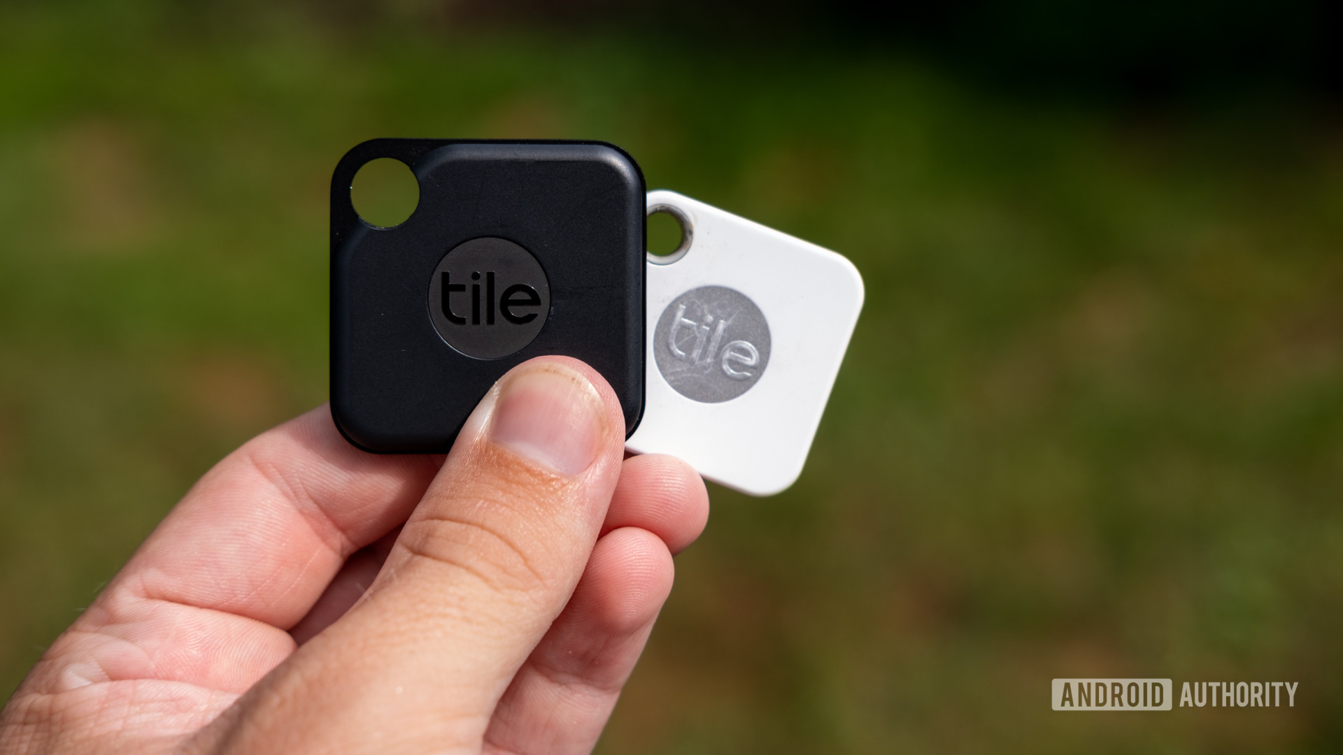 Image-of-a-Tile-Pro-and-Tile-Mate-between-fingers.jpg