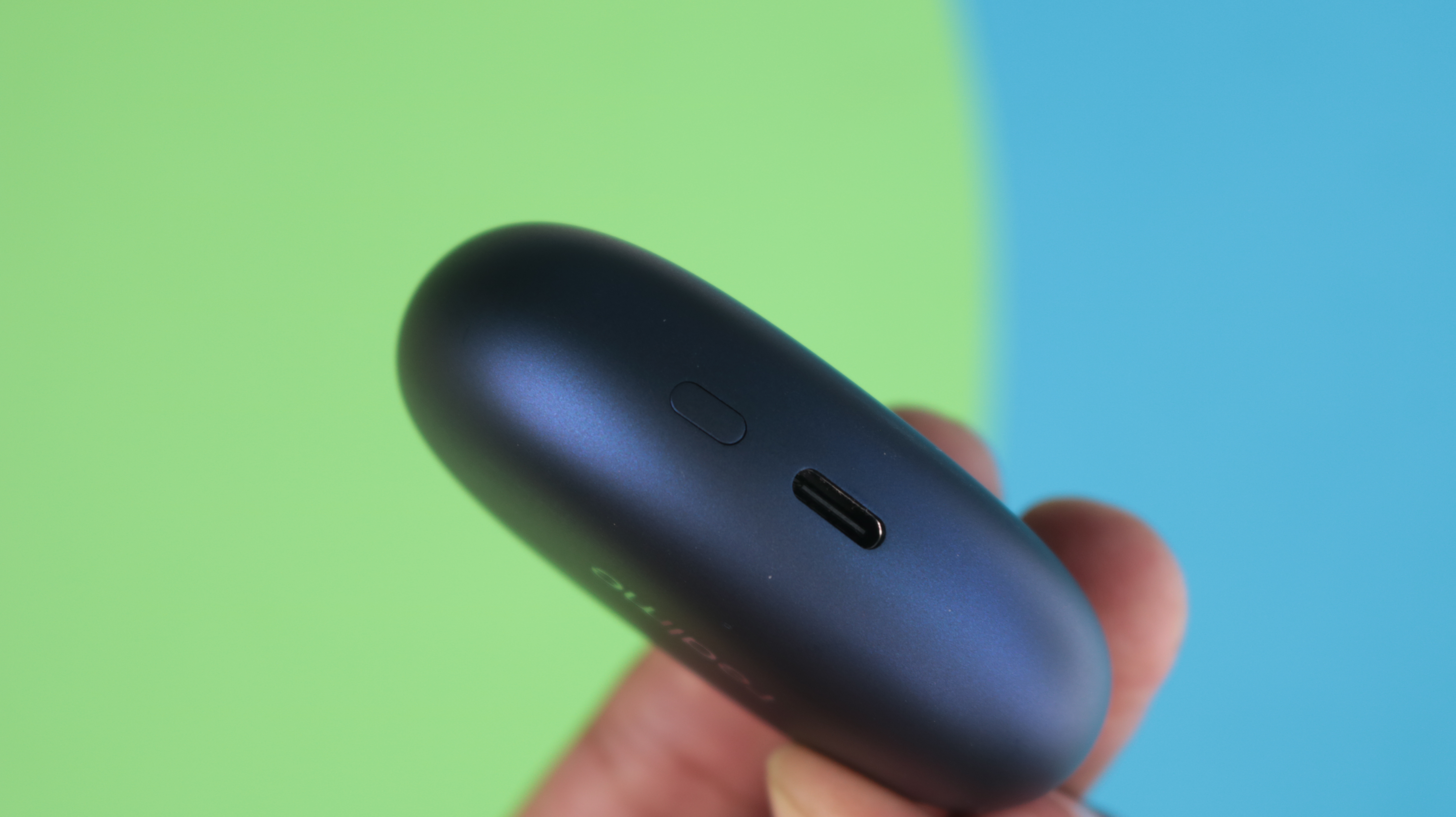 computer hardware,electronics,hardware,mouse,phone,mobile phone,body part,finger,hand,person