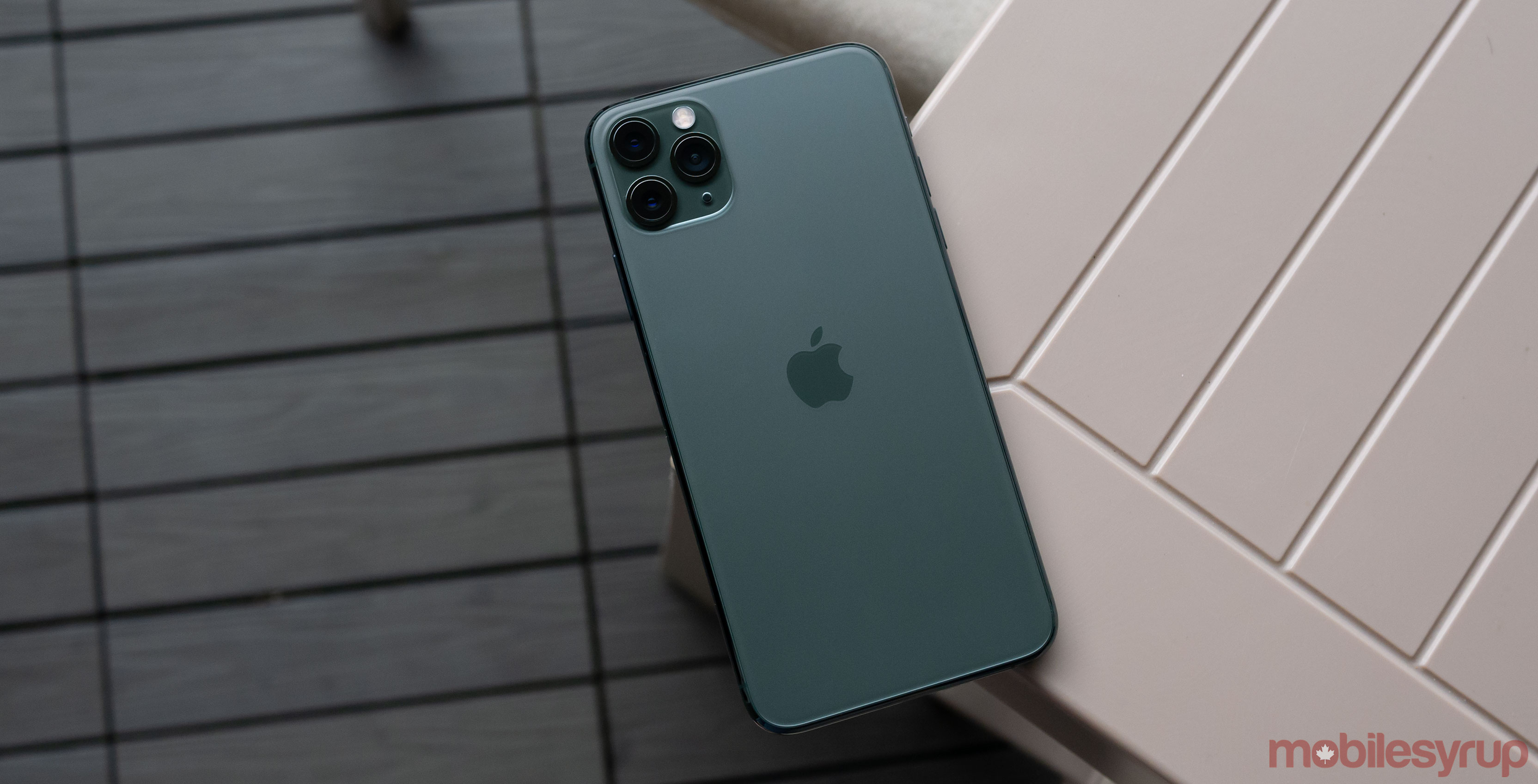 iphone-11-pro-max-header.jpg