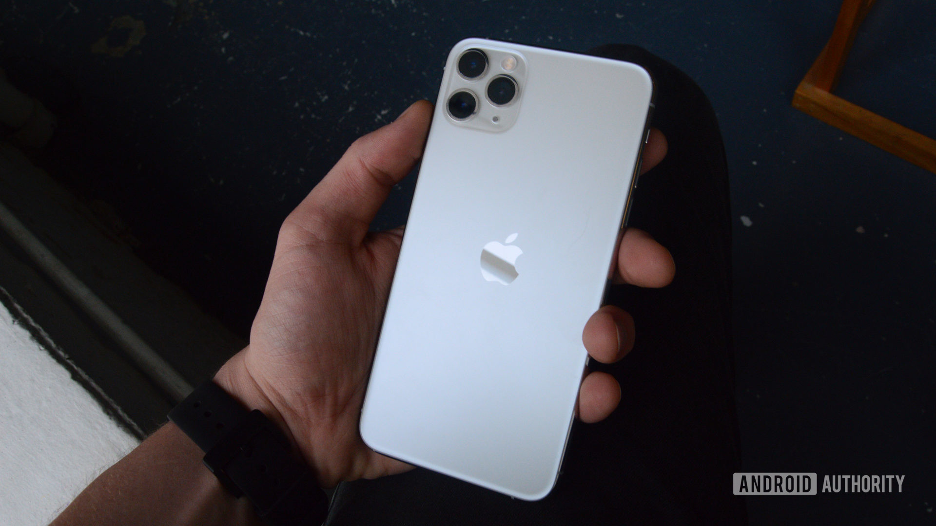 iPhone-11-Pro-Max-Rear-in-Hand-e1569854606506.jpg