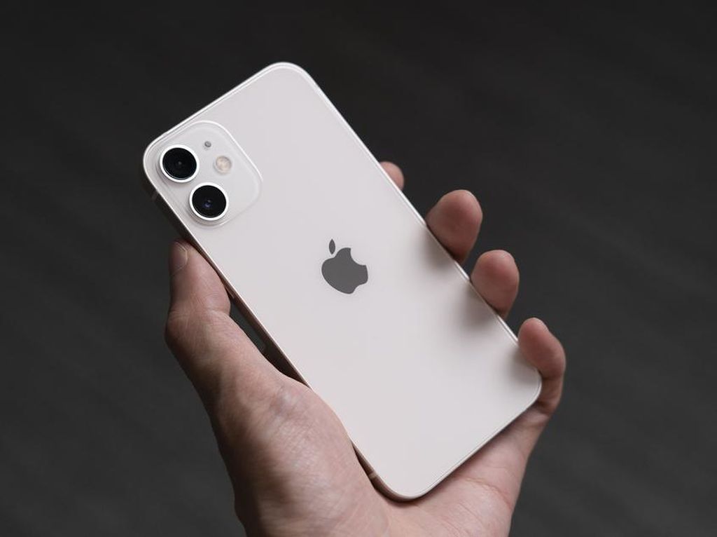 Apple iPhone 12 Review In 7 Points Still A Top Choice? Cashify