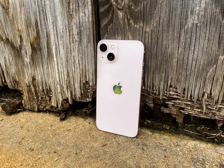 iphone-13-and-iphone-13-mini-cnet-2021-29.webp