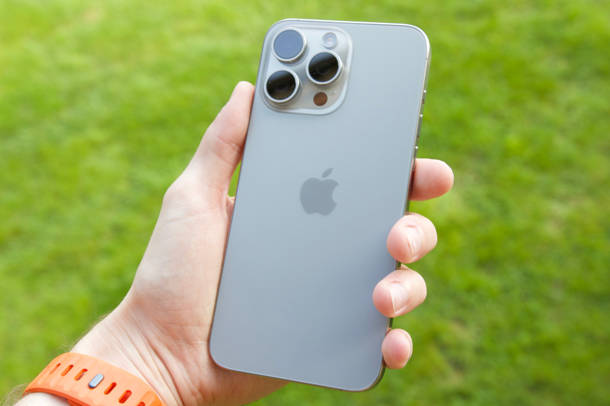 iphone-15-pro-max-natural-titanium-holding.webp