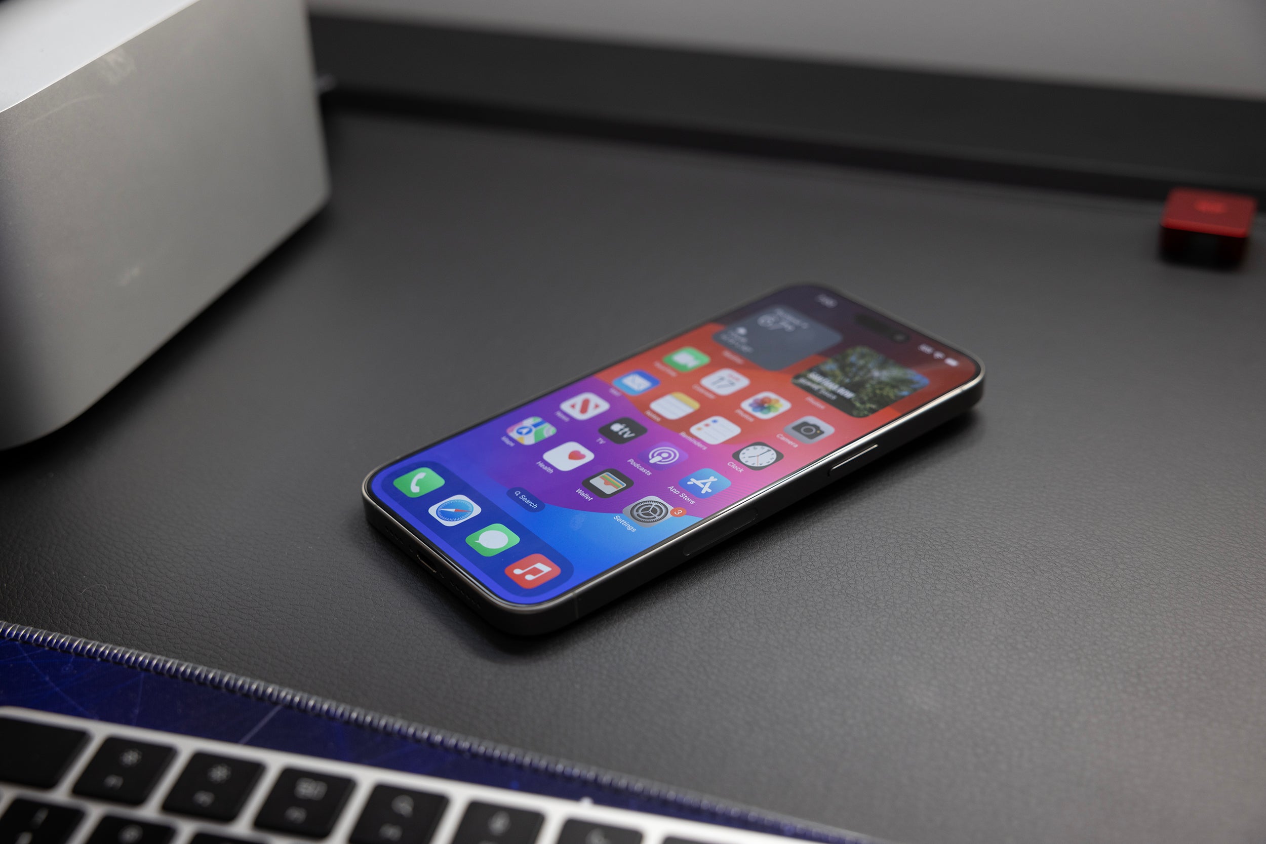iphone-15-pro-review-1-1695086152257.jpg
