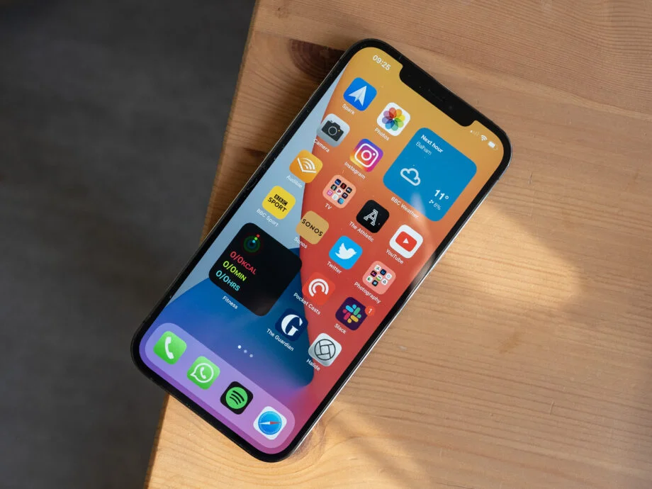 iphone12promax-2-920x690.webp