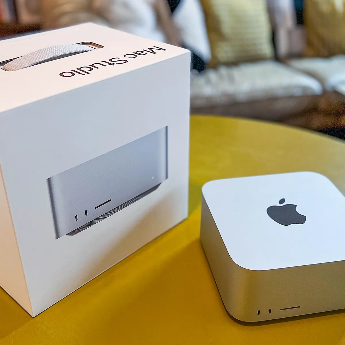 mac-studio-and-mac-studio-display-001.webp