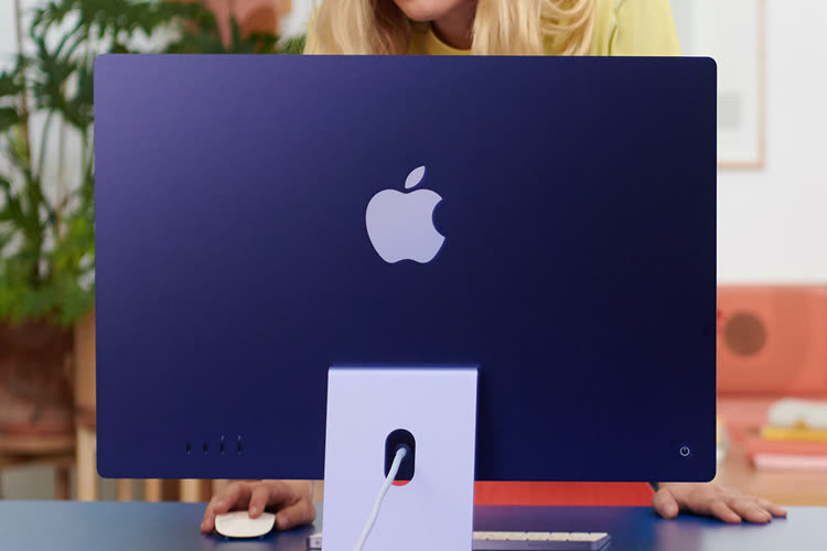 computer,electronics,pc,laptop,blackboard,computer hardware,hardware,indoors,interior design,computer keyboard