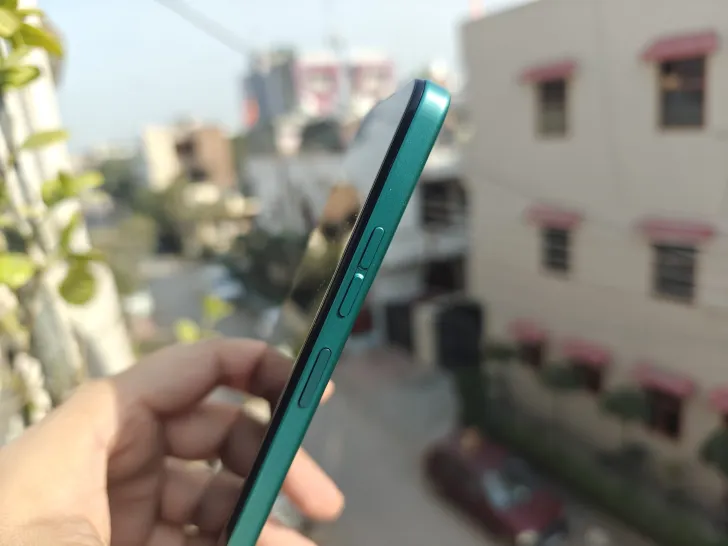Moto-G04-scaled.webp