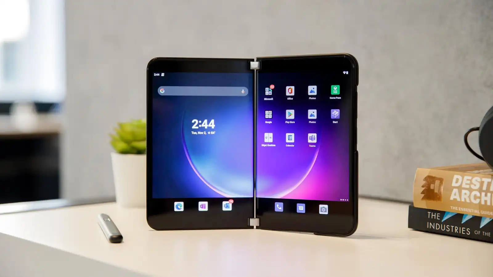 ms_surface_duo_2_review_3.webp