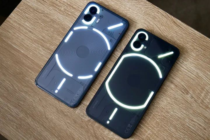 nothing-phone-2-with-phone-1-lights.webp