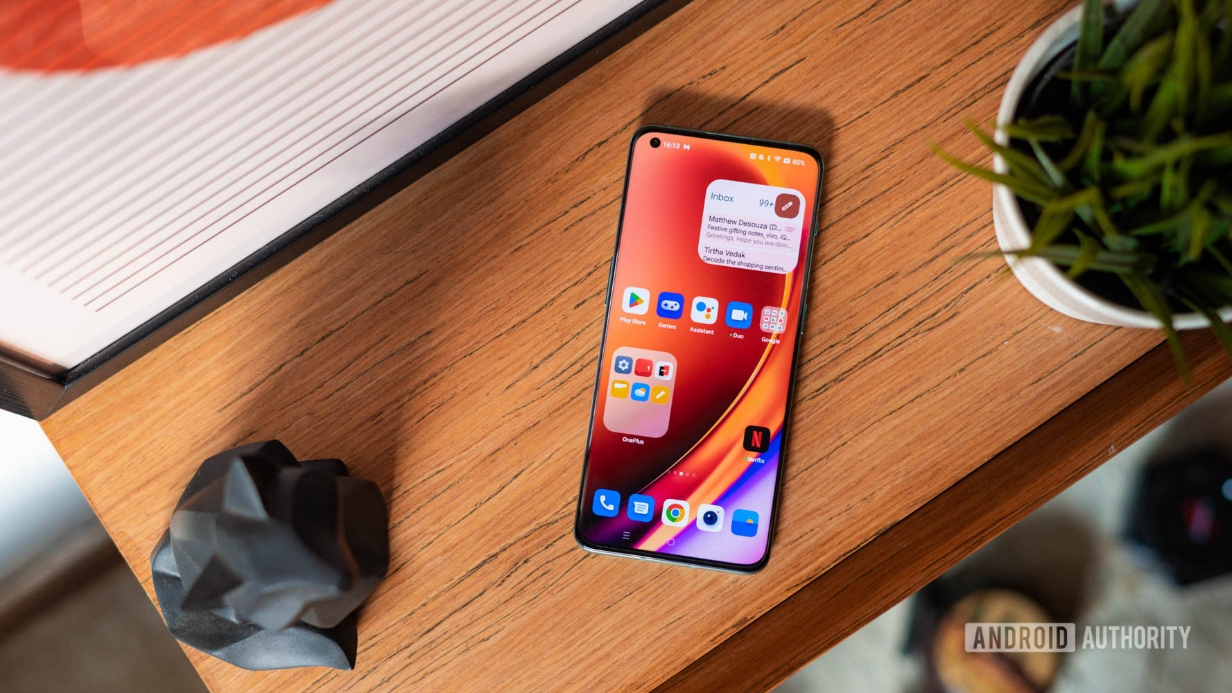 OnePlus-10-Pro-review-revisited-top-down-view-on-a-table (1).jpg