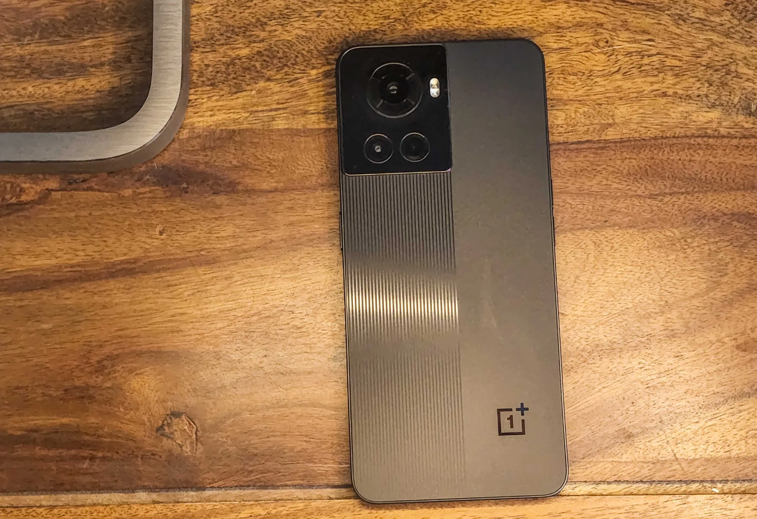 ONEPLUS-10R-REVIEW-WITH-PROS-AND-CONS-4-scaled.webp