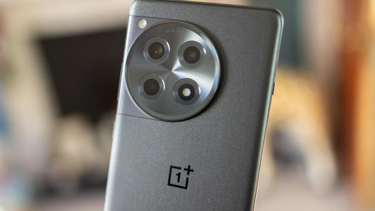 oneplus-12-12r-cnet-lanxon-3.webp