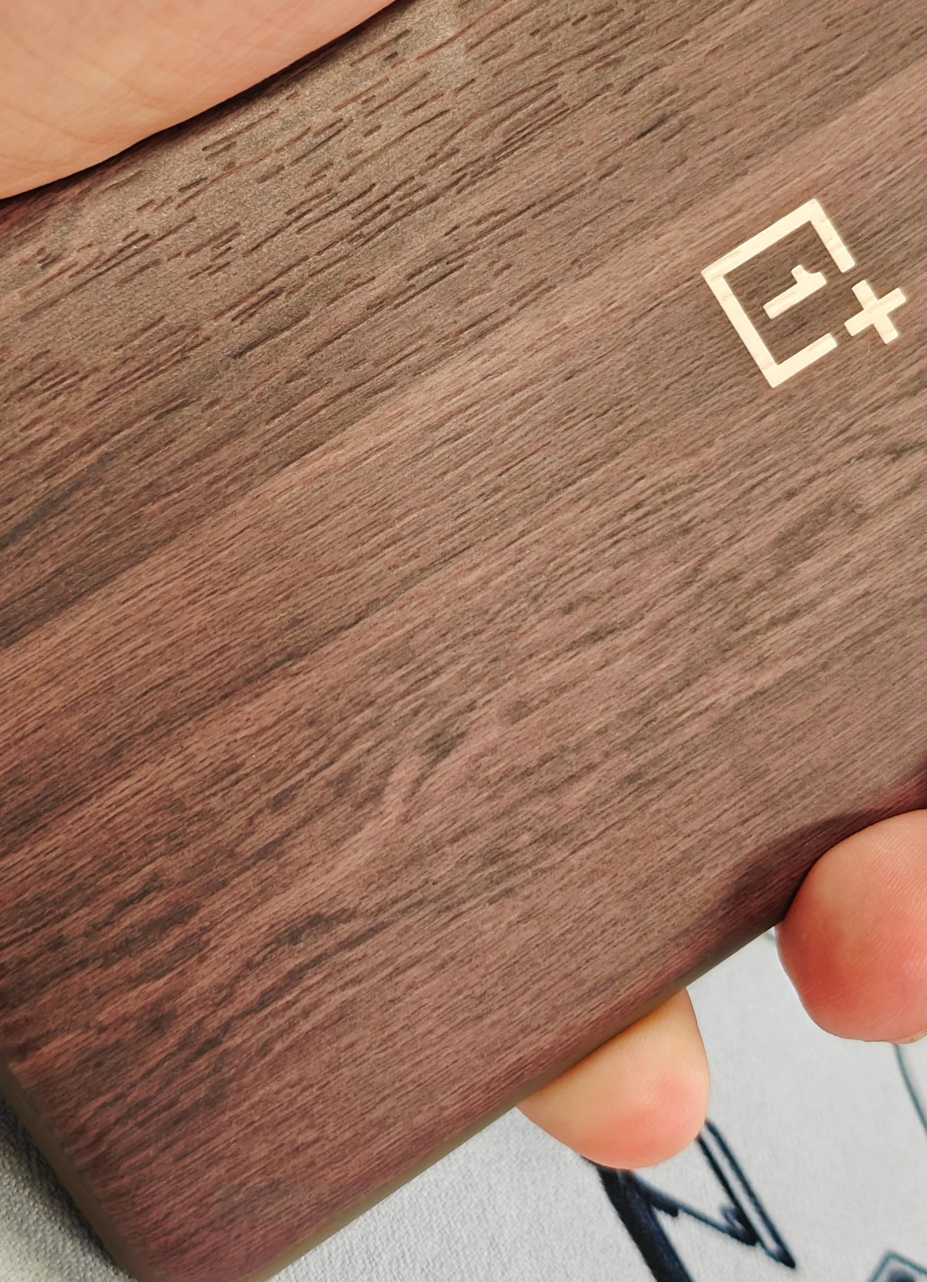 OnePlus-12-wood-texture-scaled.webp