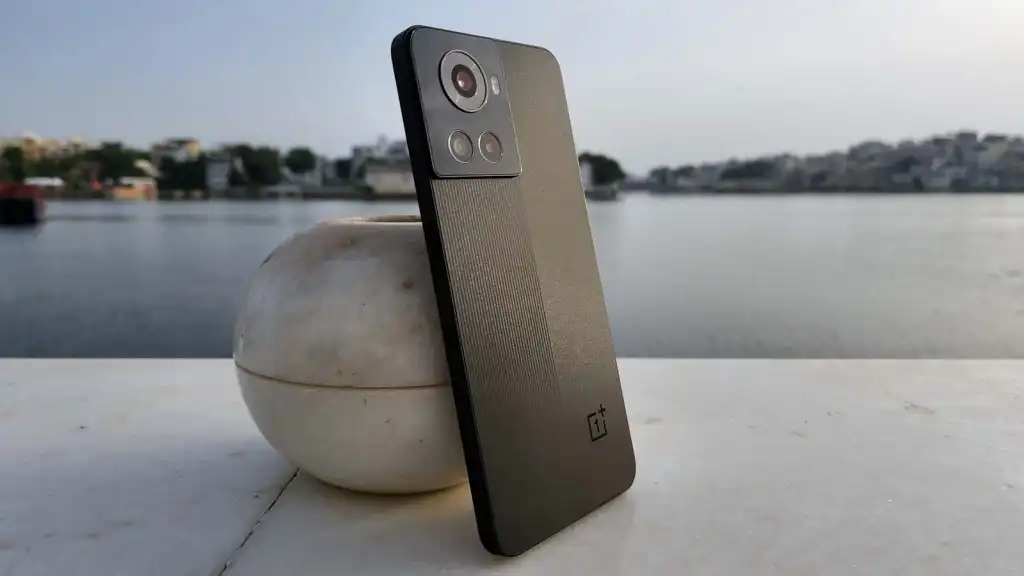 OnePlus10R-side.webp