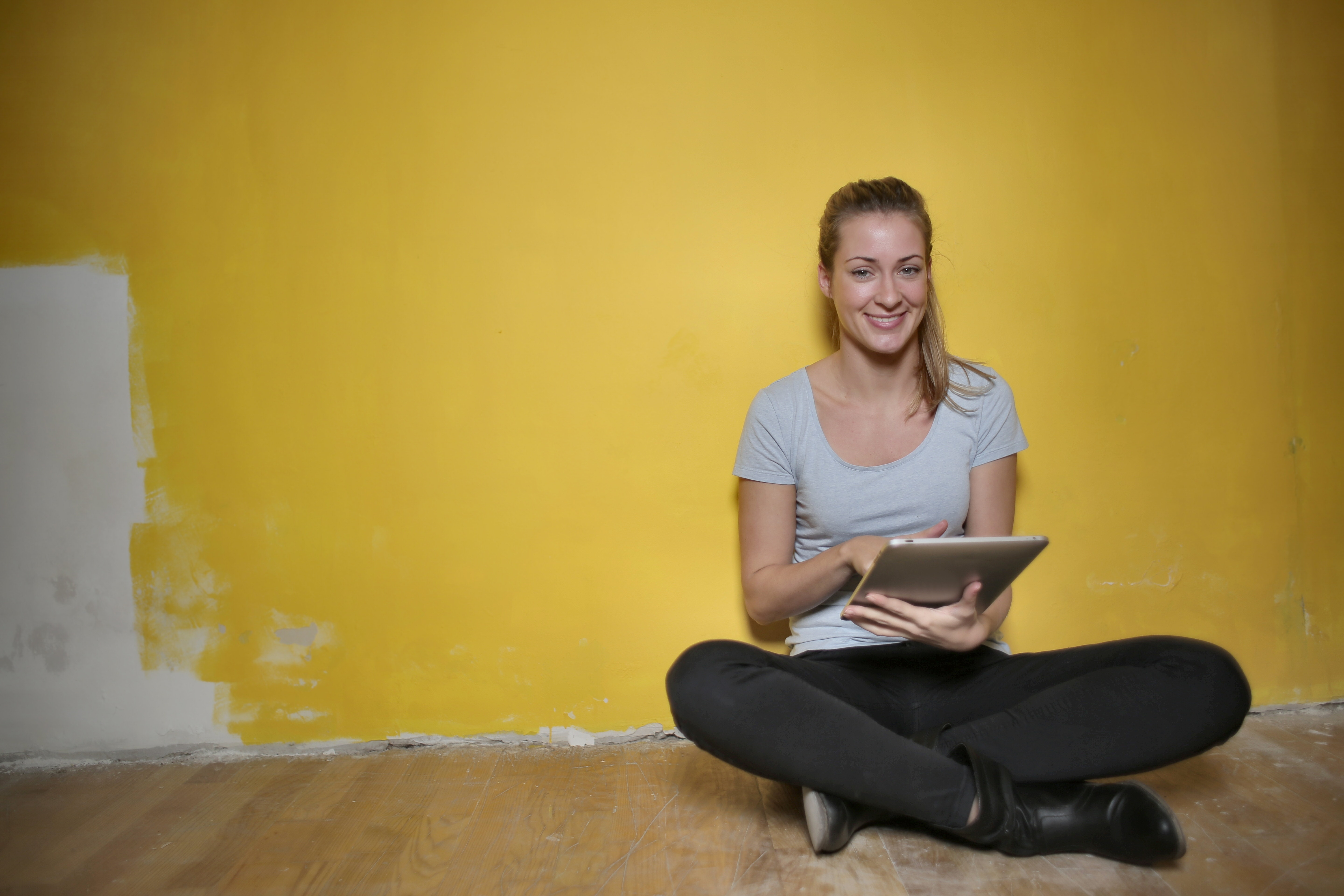 sitting,person,smile,head,face,happy,woman,adult,female,laughing
