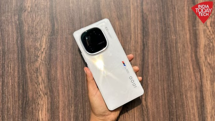 nothing-phone-2-review-cnet-promo-lanxon-18.webp