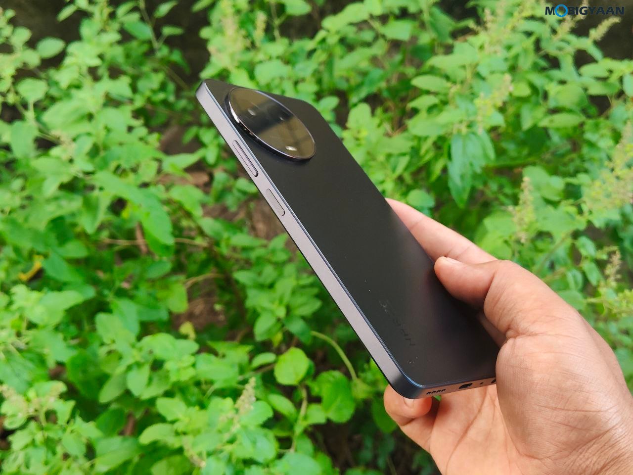realme-narzo-60x-5G-Review-Design-Display-Cameras-Build-Quality-3.jpg