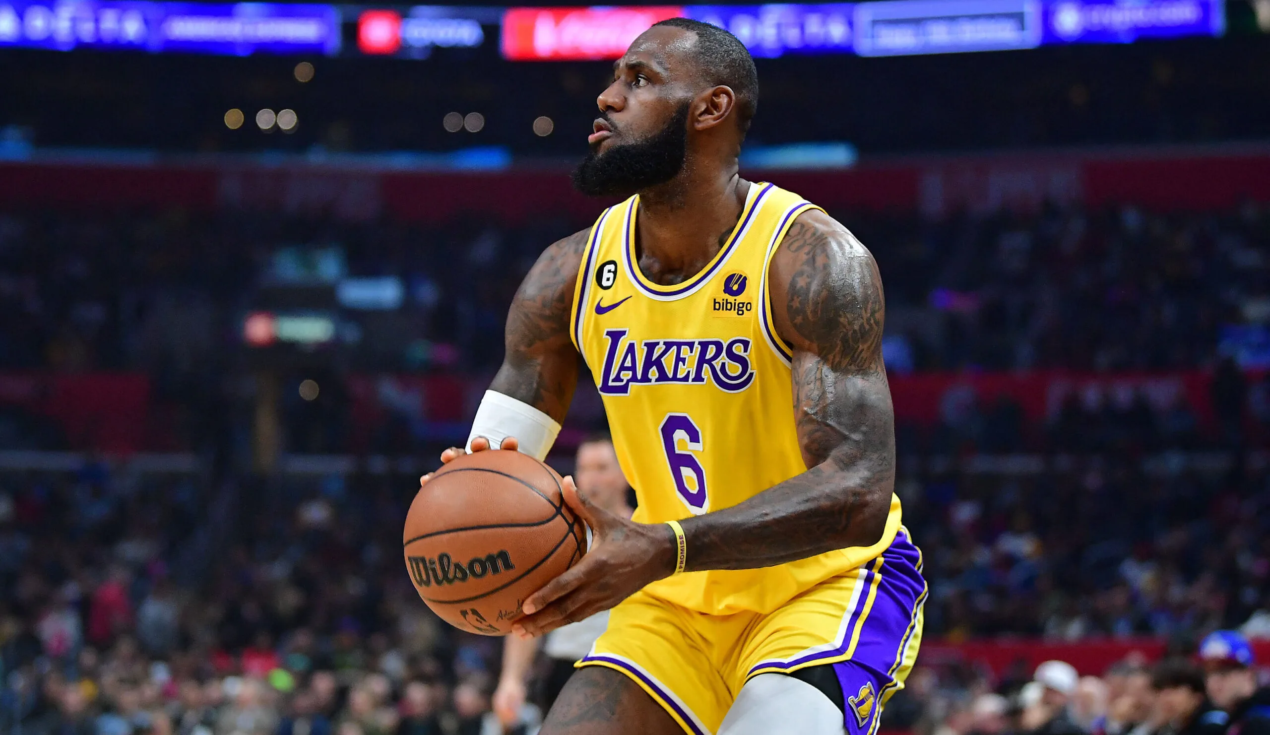 reuters-lakers-lebron-james-november-11-2022-scaled.webp