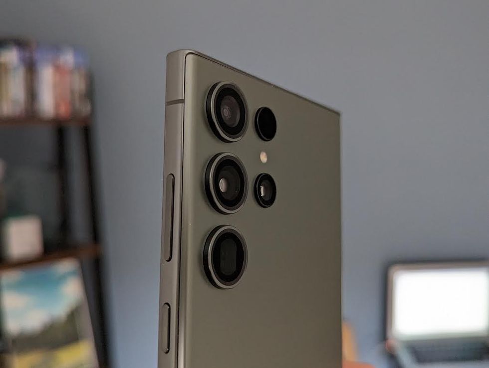 electronics,speaker,electrical device,switch,computer hardware,phone,washer,mobile phone,monitor,tv
