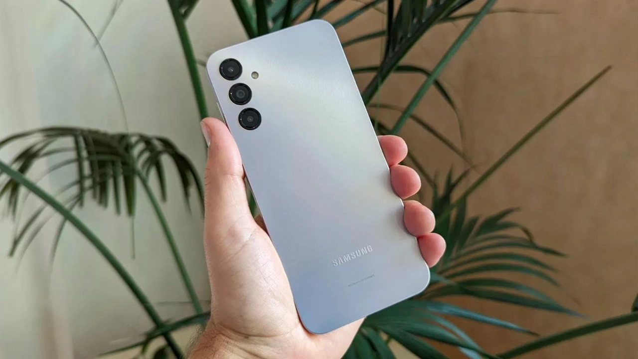 Samsung Galaxy A25 5G Review: Is It the Ultimate Mid-Range 5G Phone?  (September 2024) - Cashify