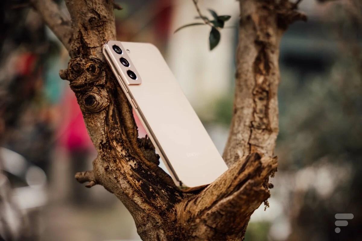 electronics,mobile phone,phone,wood,credit card,text