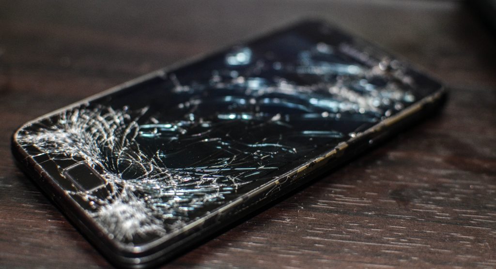 Samsung-Galaxy-with-Cracked-Screen-1024x556.jpg