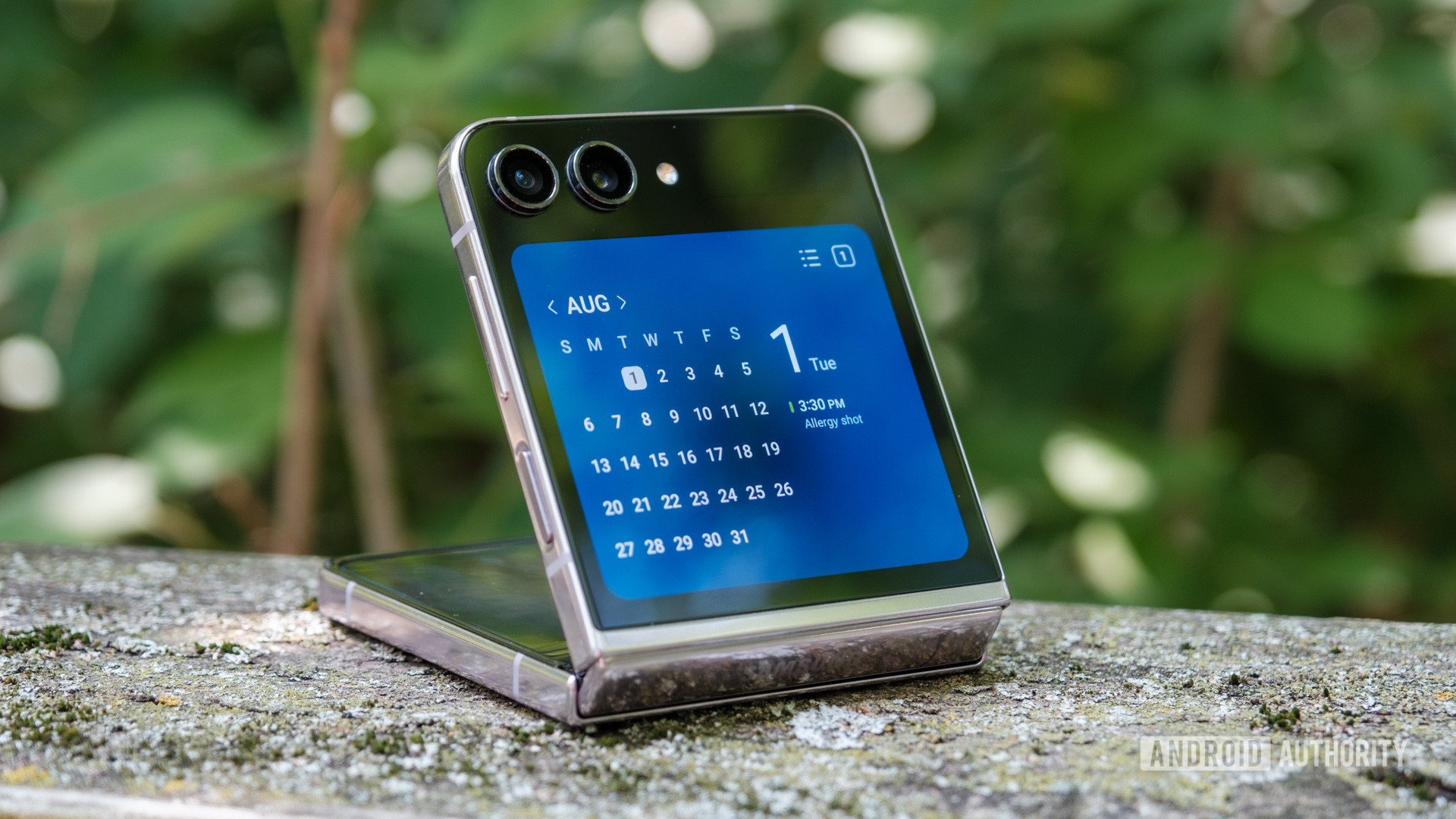 Samsung-Galaxy-Z-Flip-5-flex-window-weather-widget.jpg