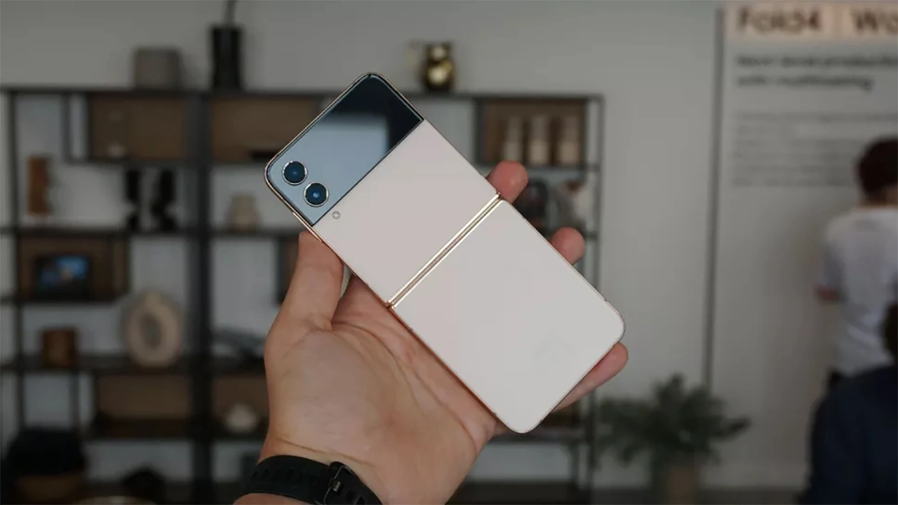 samsung-galaxy-z-flip4-tanitildi-iste-ozellikleri-ve-fiyati-LB9w.webp