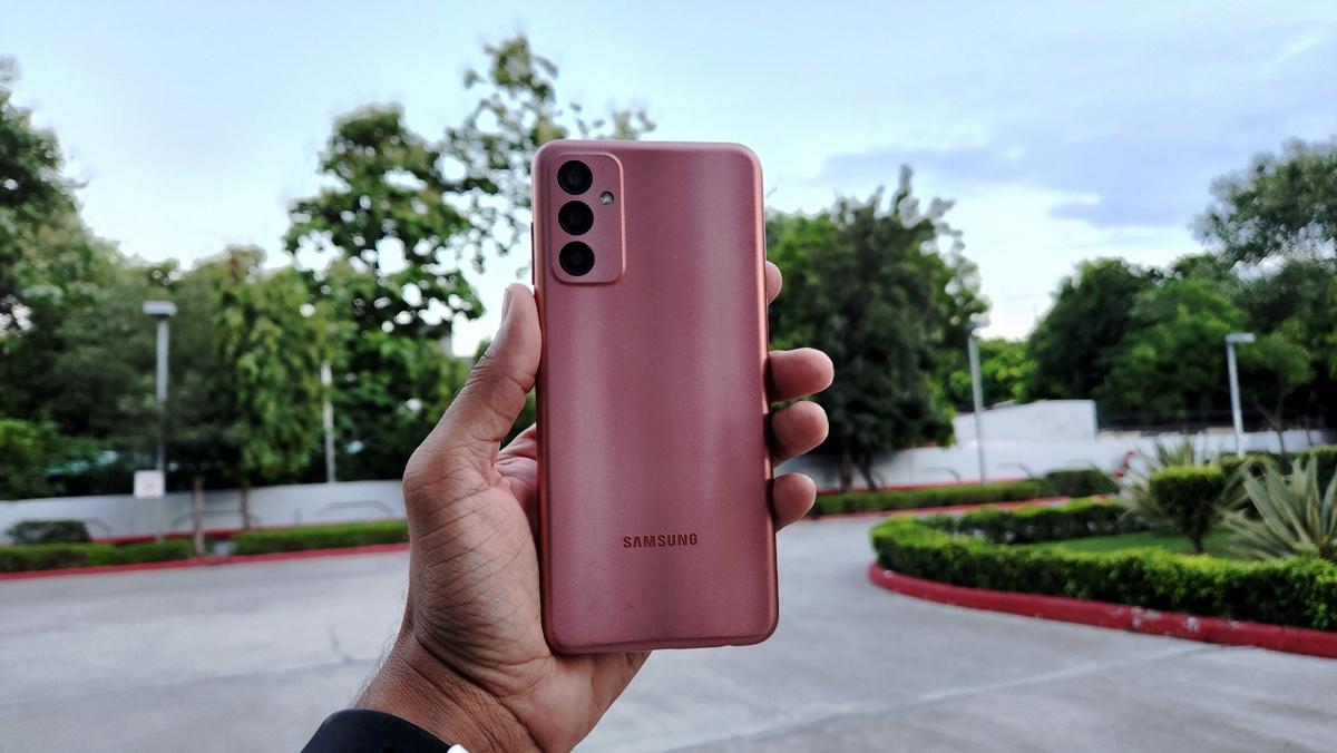 electronics,mobile phone,phone,photography,face,head,person,selfie,iphone